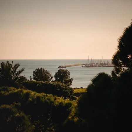 A House In - Adults Only 3*