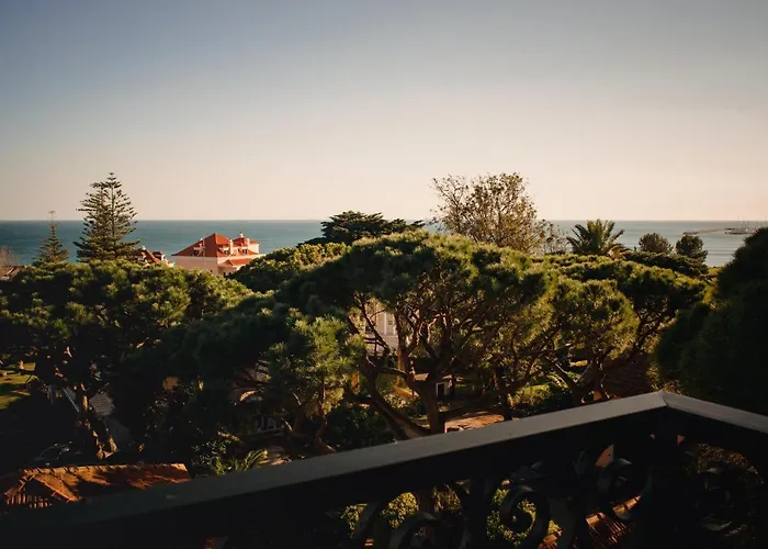 A House In - Adults Only 2* Estoril