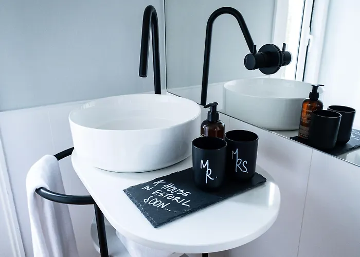A House In - Adults Only Estoril